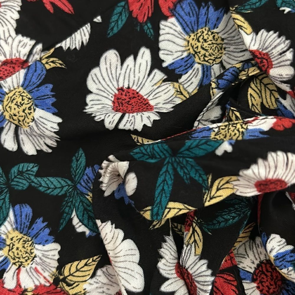 LF/Dress Decode Floral Halter Top - Picture 6 of 6